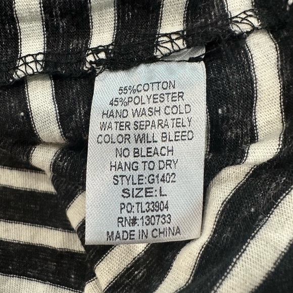 Umgee NWT Striped Black White Unconventional Lace Hem Top Boho Casual Sz L - Picture 7 of 8